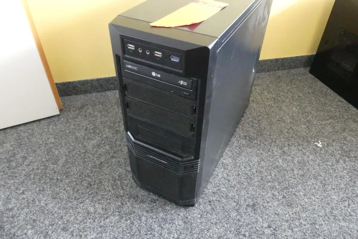 LC-Power Desktop-PC